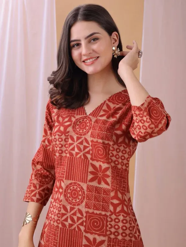 Myntra Myntra Saanjh Printed V Neck Top with Trousers - image 1